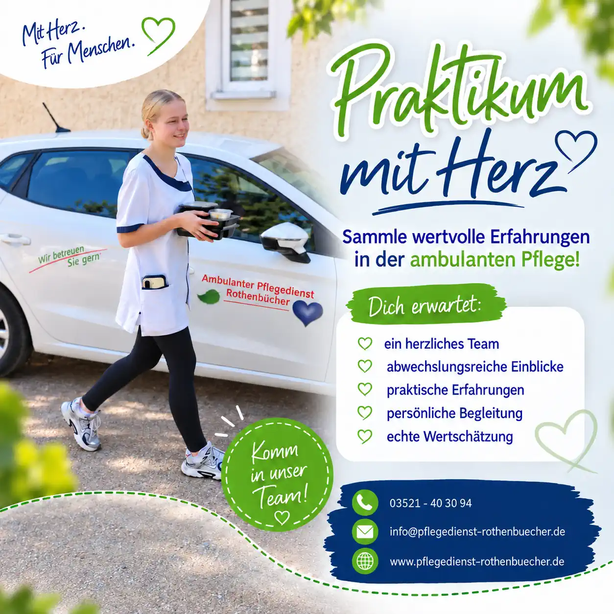 Pflegekraft des Pflegedienstes Rothenb&uuml;cher am Dienstwagen auf dem Weg zum Patienten
